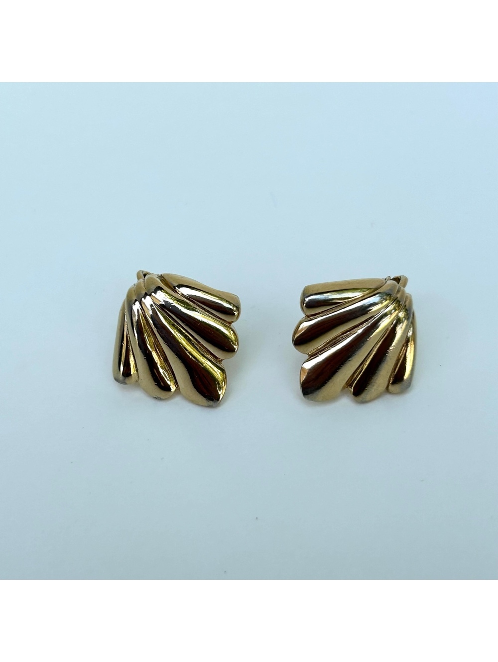 Vintage NAPIER signed Gold Tone Fan/Shell 3/4” Pierced Earrings - Good Condition